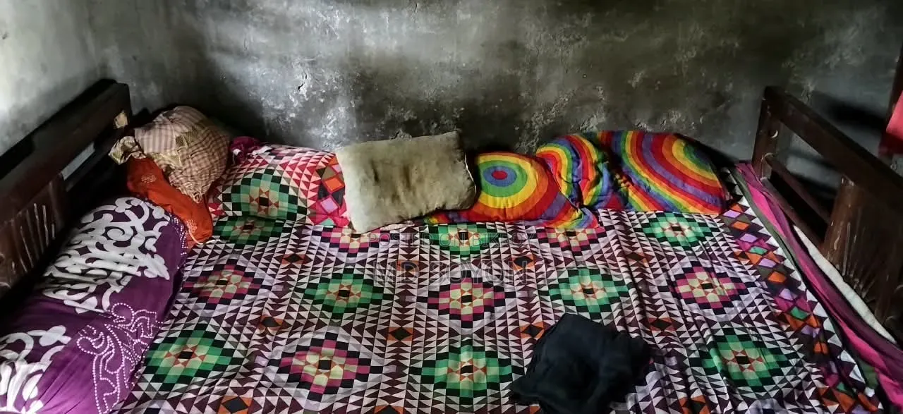 কাঠের জিনিস বিক্রি করা হবে