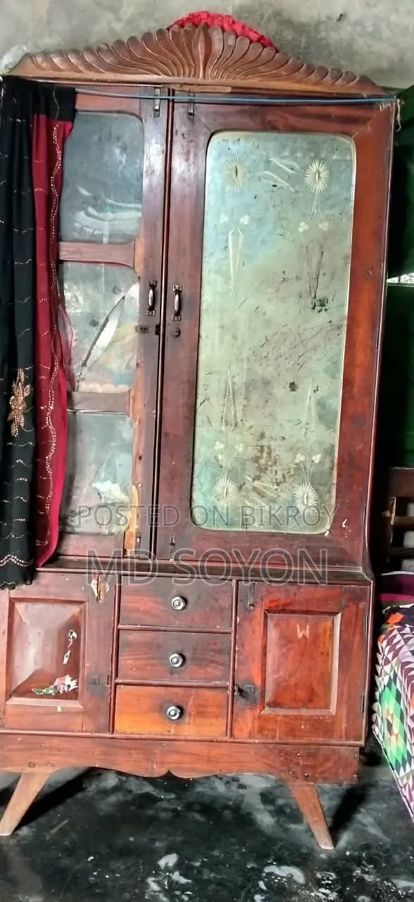 কাঠের জিনিস বিক্রি করা হবে