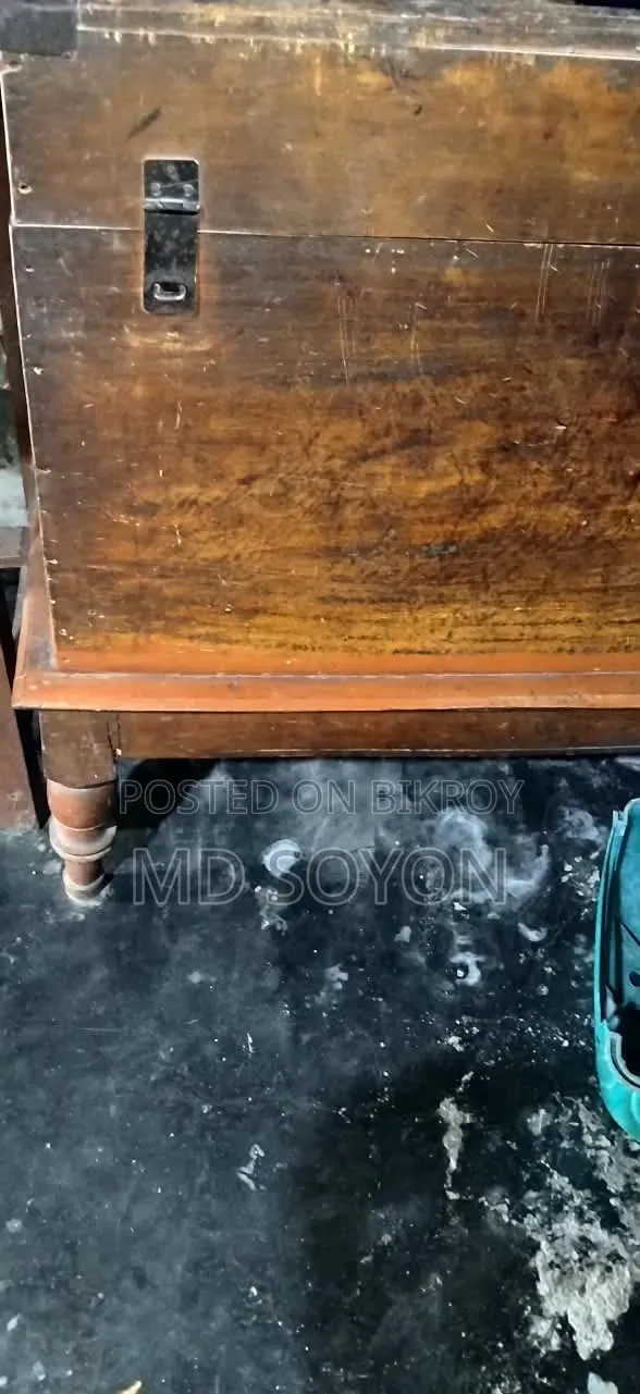 কাঠের জিনিস বিক্রি করা হবে