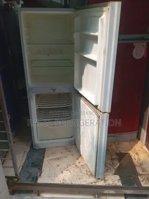 ১২ সিএফটি রানিং ফ্রিজ বিক্রি করা হবে।