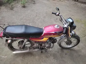 Honda 2005 Red