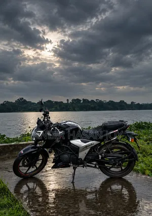 টিভিএস অ্যাপাচে আরটিআর ১৬০ ৪ভি ২০২২ কালো