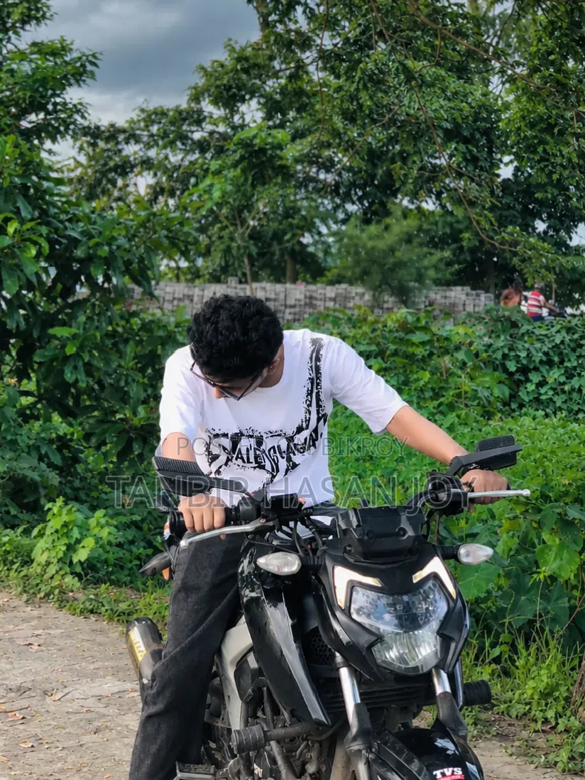 টিভিএস অ্যাপাচে আরটিআর ১৬০ ৪ভি ২০২২ কালো