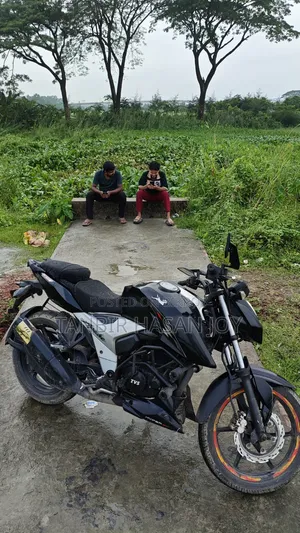 টিভিএস অ্যাপাচে আরটিআর ১৬০ ৪ভি ২০২২ কালো
