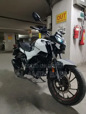 Hero Thriller 160R 2021 White