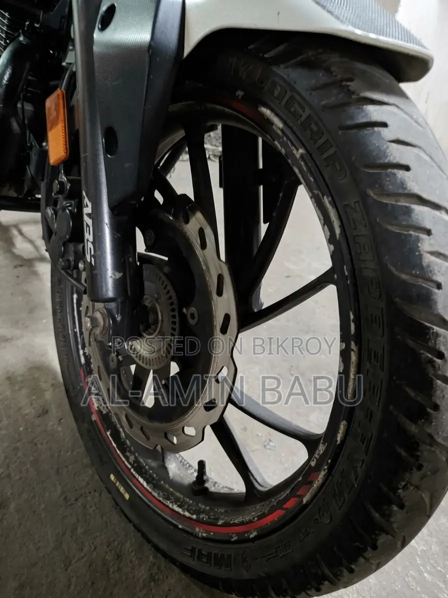 Hero Thriller 160R 2021 White