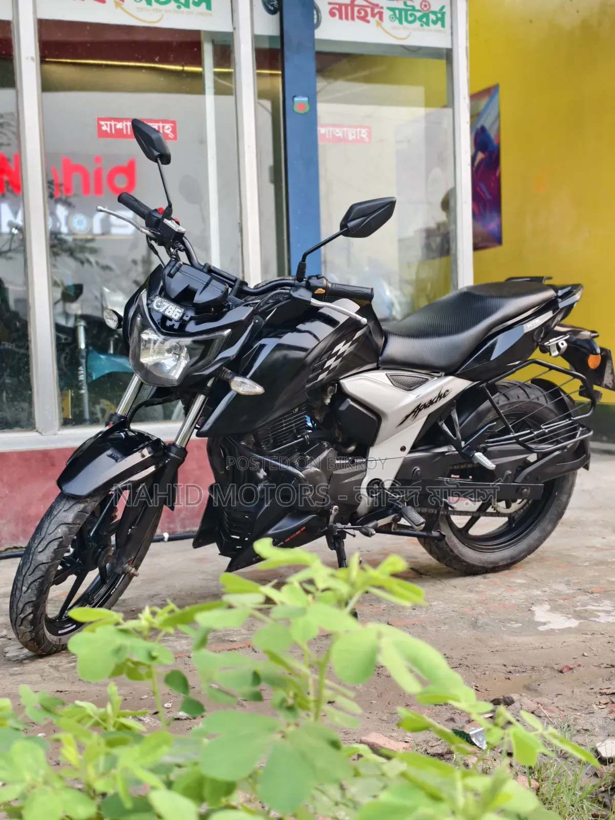 টিভিএস আপাচে ১৬০ ৪ভি ২০২০ কালো