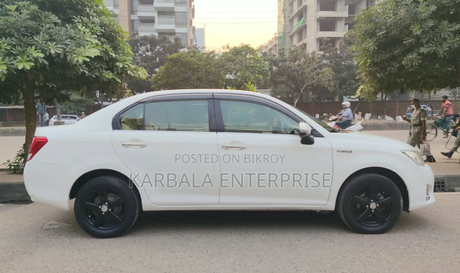 Toyota Axio 1.5 Hybrid Two-Wheel Drive 2013 White