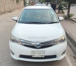 Toyota Axio 1.5 Hybrid Two-Wheel Drive 2013 White