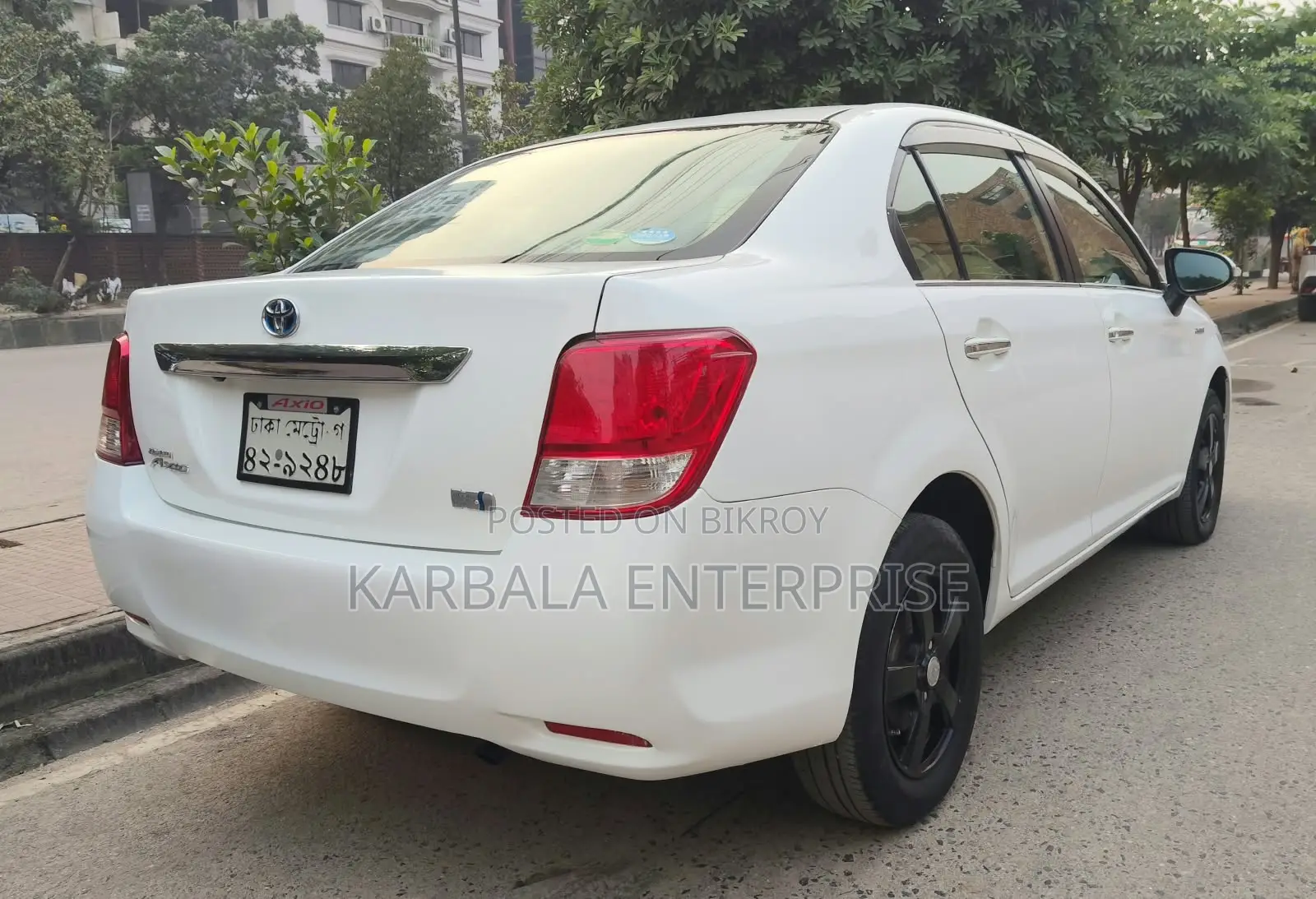 Toyota Axio 1.5 Hybrid Two-Wheel Drive 2013 White