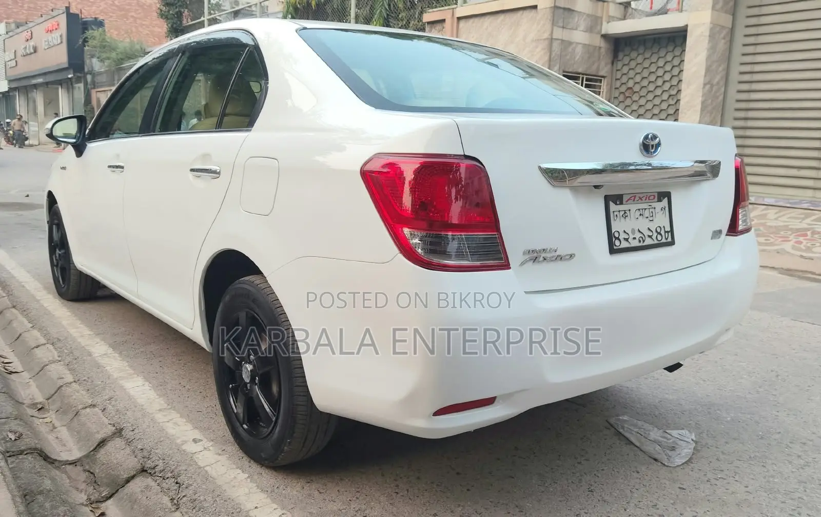 Toyota Axio 1.5 Hybrid Two-Wheel Drive 2013 White