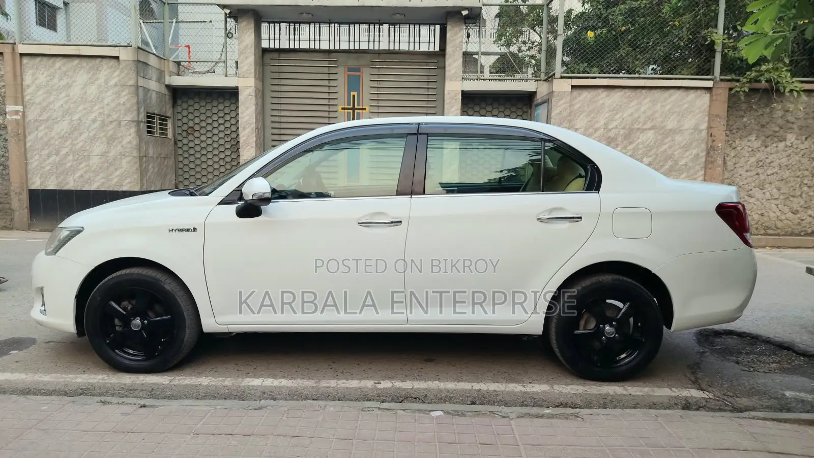 Toyota Axio 1.5 Hybrid Two-Wheel Drive 2013 White
