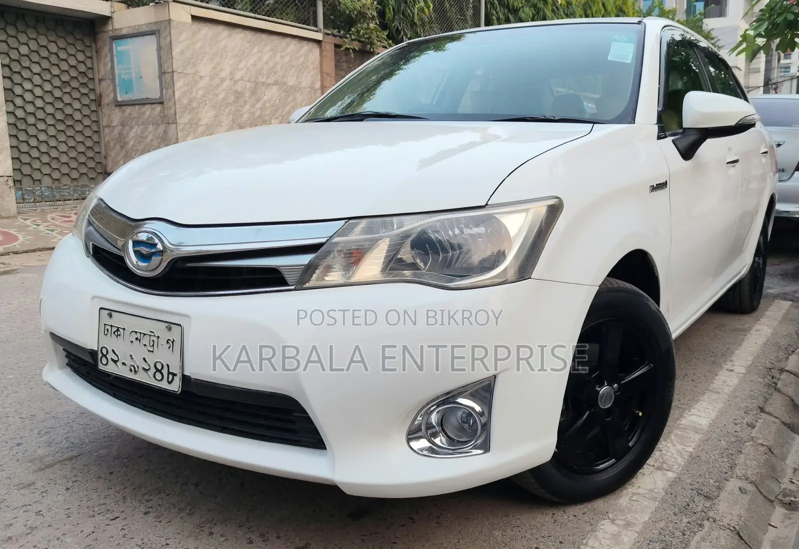 Toyota Axio 1.5 Hybrid Two-Wheel Drive 2013 White