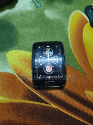 ২টা স্মার্ট ঘড়ি স্যামসাং গিয়ার S Apple 1