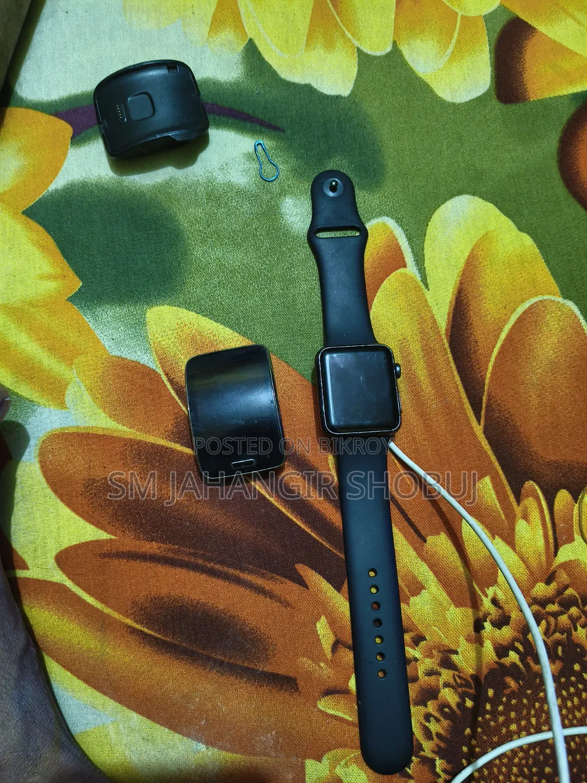 2 Smart Watches Samsung Gear S Apple 1
