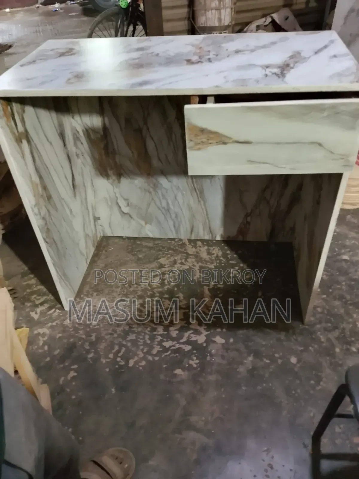 টাইলস কালার, দুইটি কাউন্টার টেবিল, ডয়ার সহ ৩.৫/২উচ্চতা ৩ফুট,৪/২+৩চ।