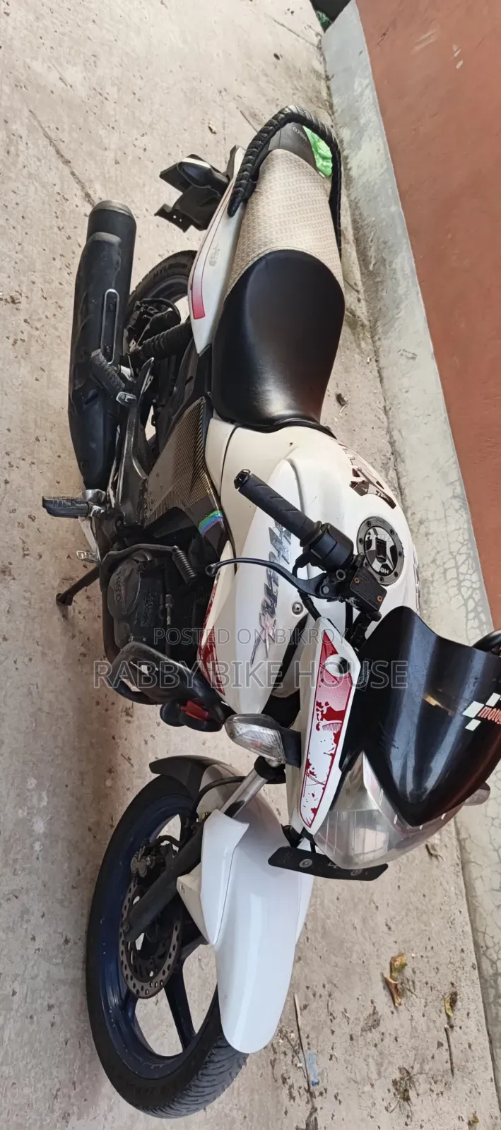 হিরো হাংক ২০১৮ সাদা