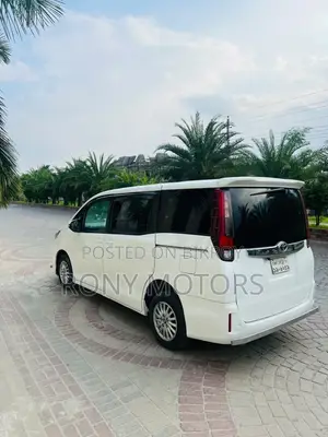 Toyota Noah 2014 Pearl