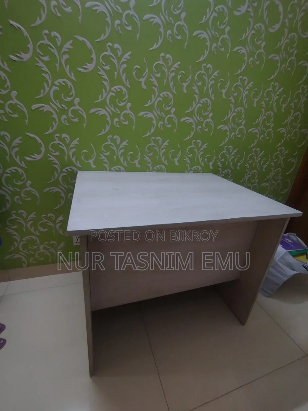 Selling this beautiful table due to lack of space at home.