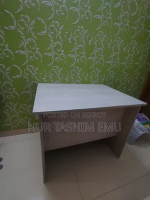 Selling this beautiful table due to lack of space at home.