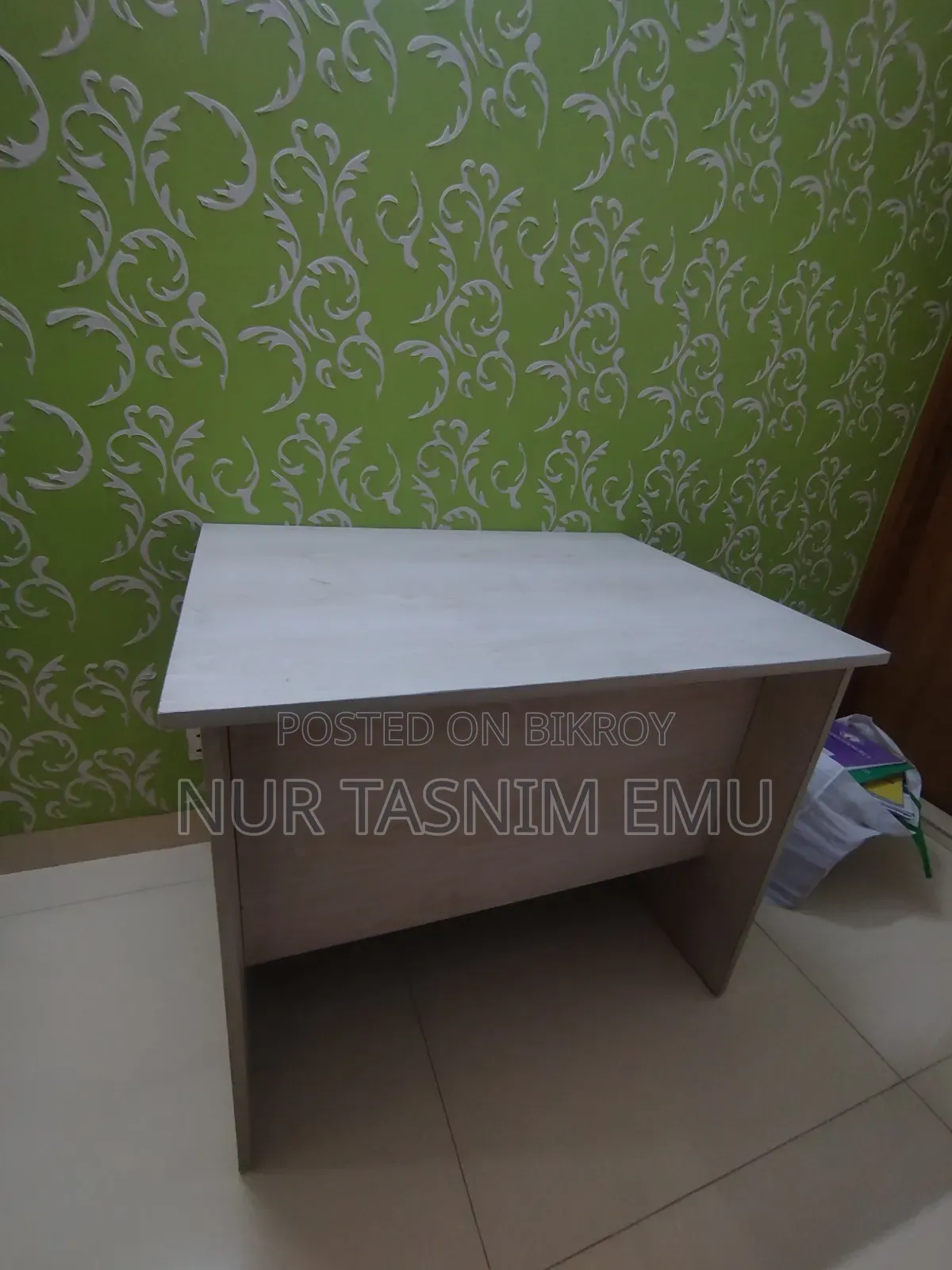 Selling this beautiful table due to lack of space at home.