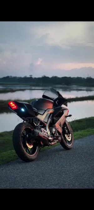 ইয়ামাহা আর১৫ ভি৩ ২০২৩ ব্ল্যাক
