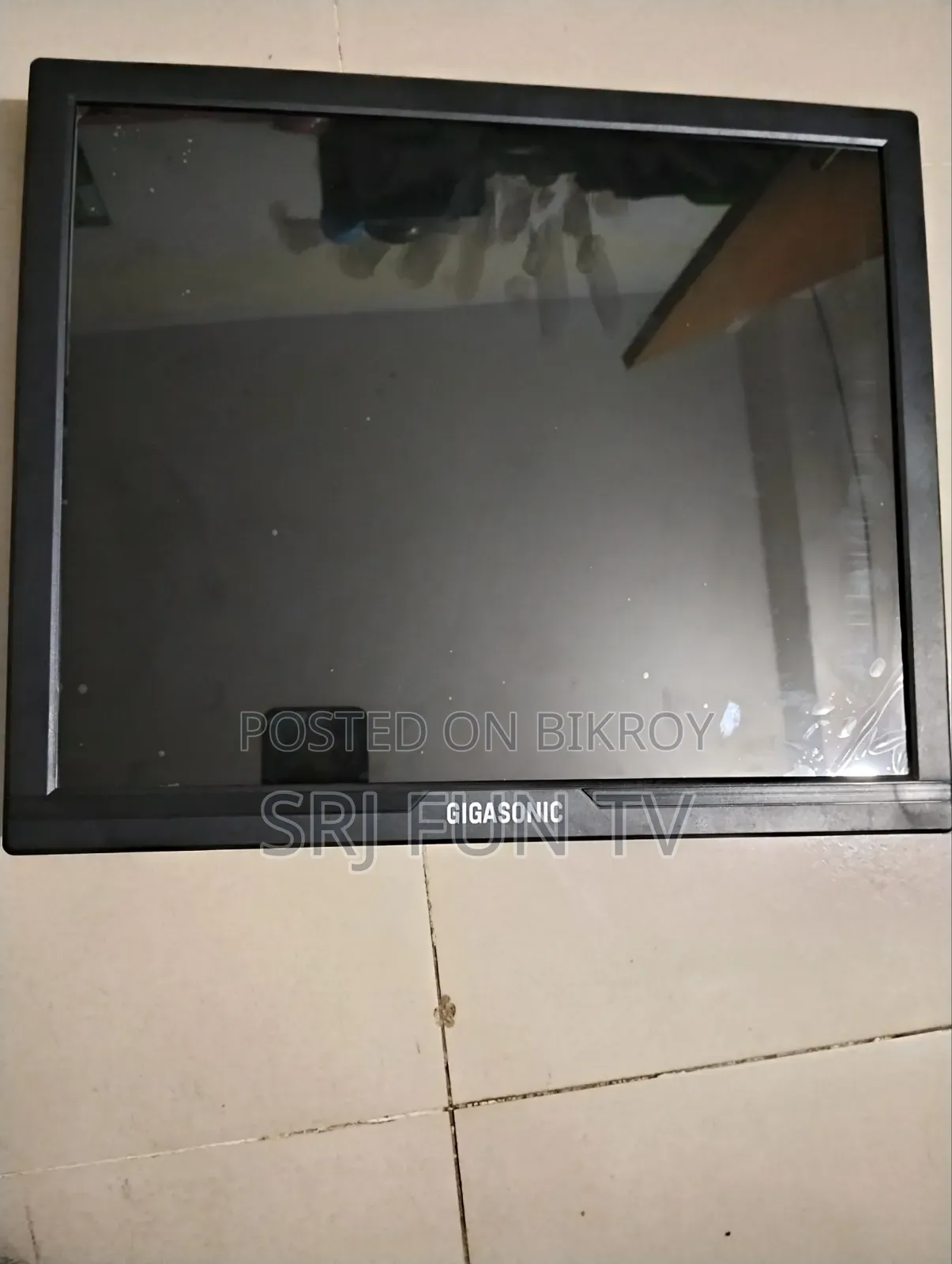 Gigasonic 17" LED Monitor