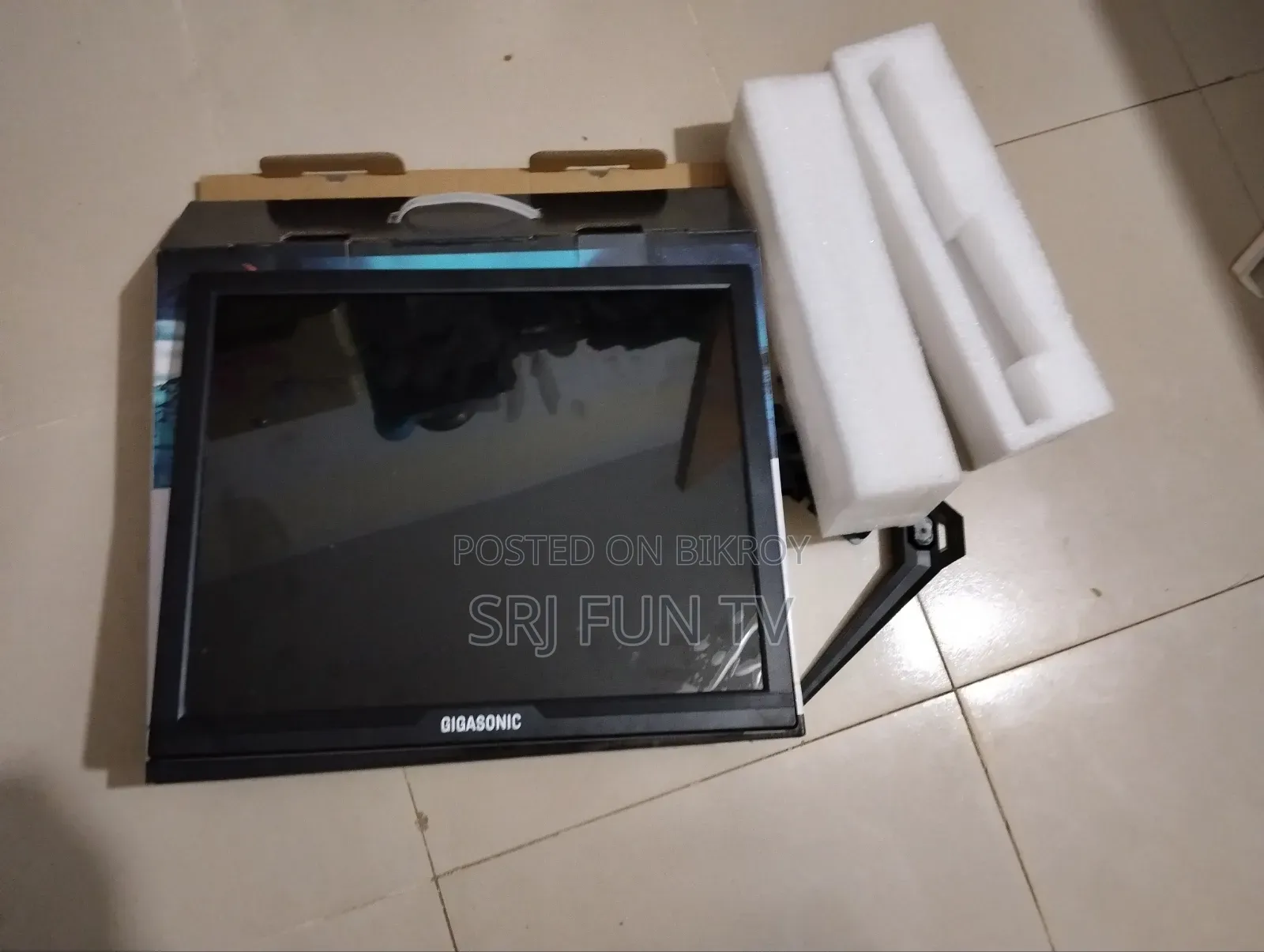 Gigasonic 17" LED Monitor