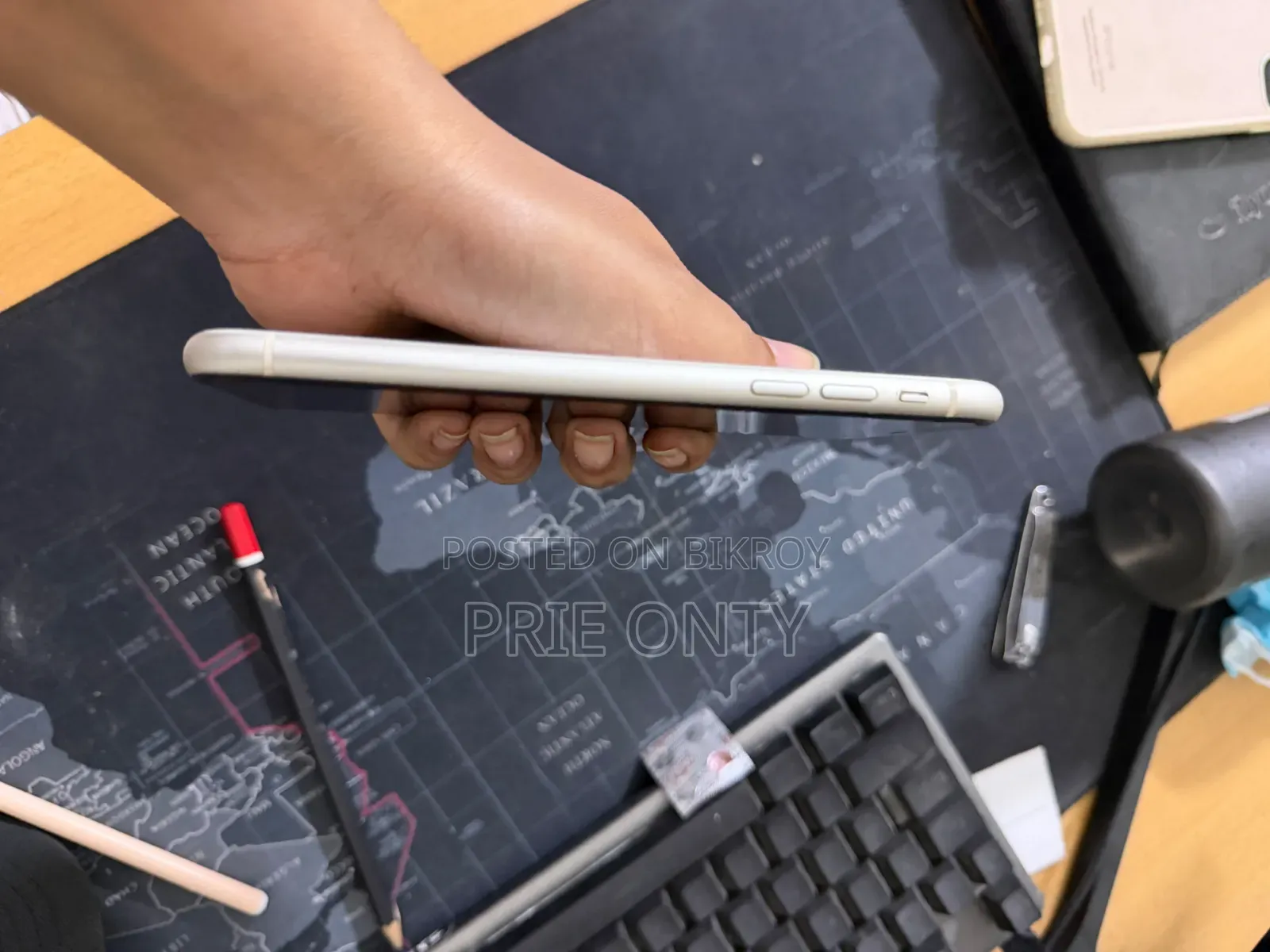 অ্যাপল আইফোন ১১ ১২৮ জিবি হোয়াইট