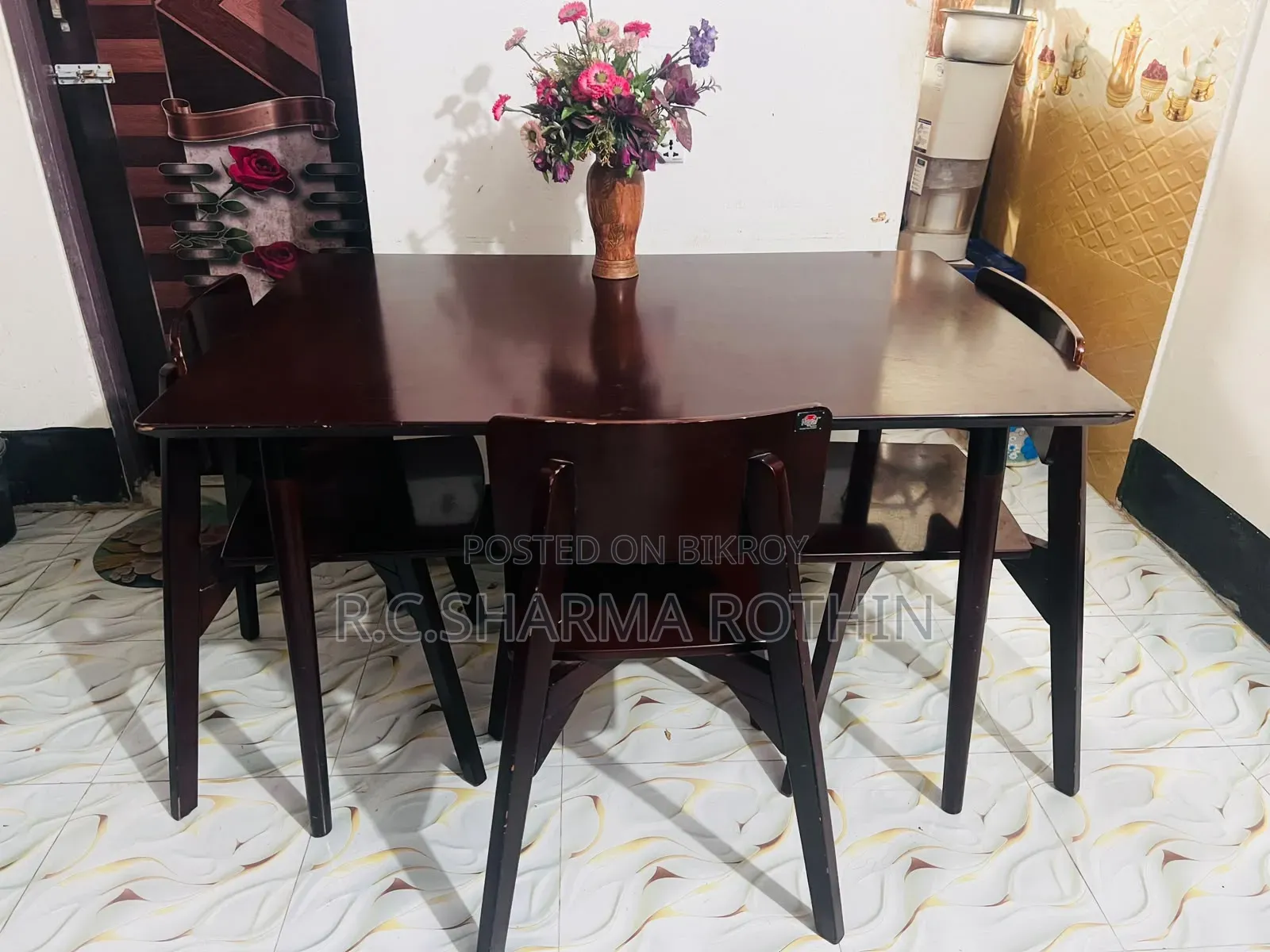 Regal Table With 4 Chair