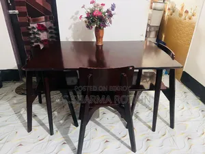 Regal Table With 4 Chair