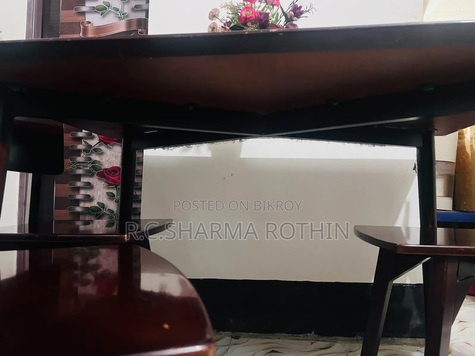 Regal Table With 4 Chair