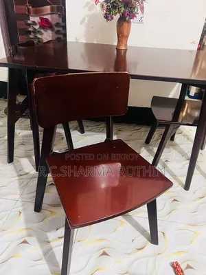 Regal Table With 4 Chair