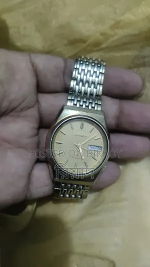 The watch is original Japanese Citizen, very good full fresh no problem
