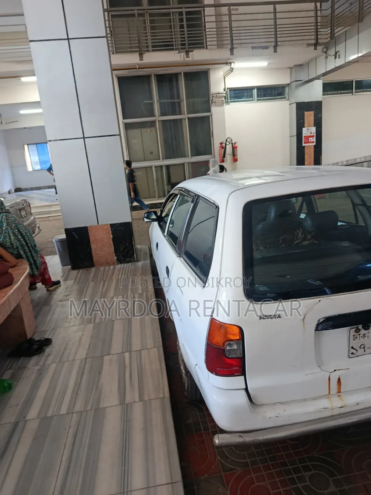 Toyota Corolla Hatchback 2001 White