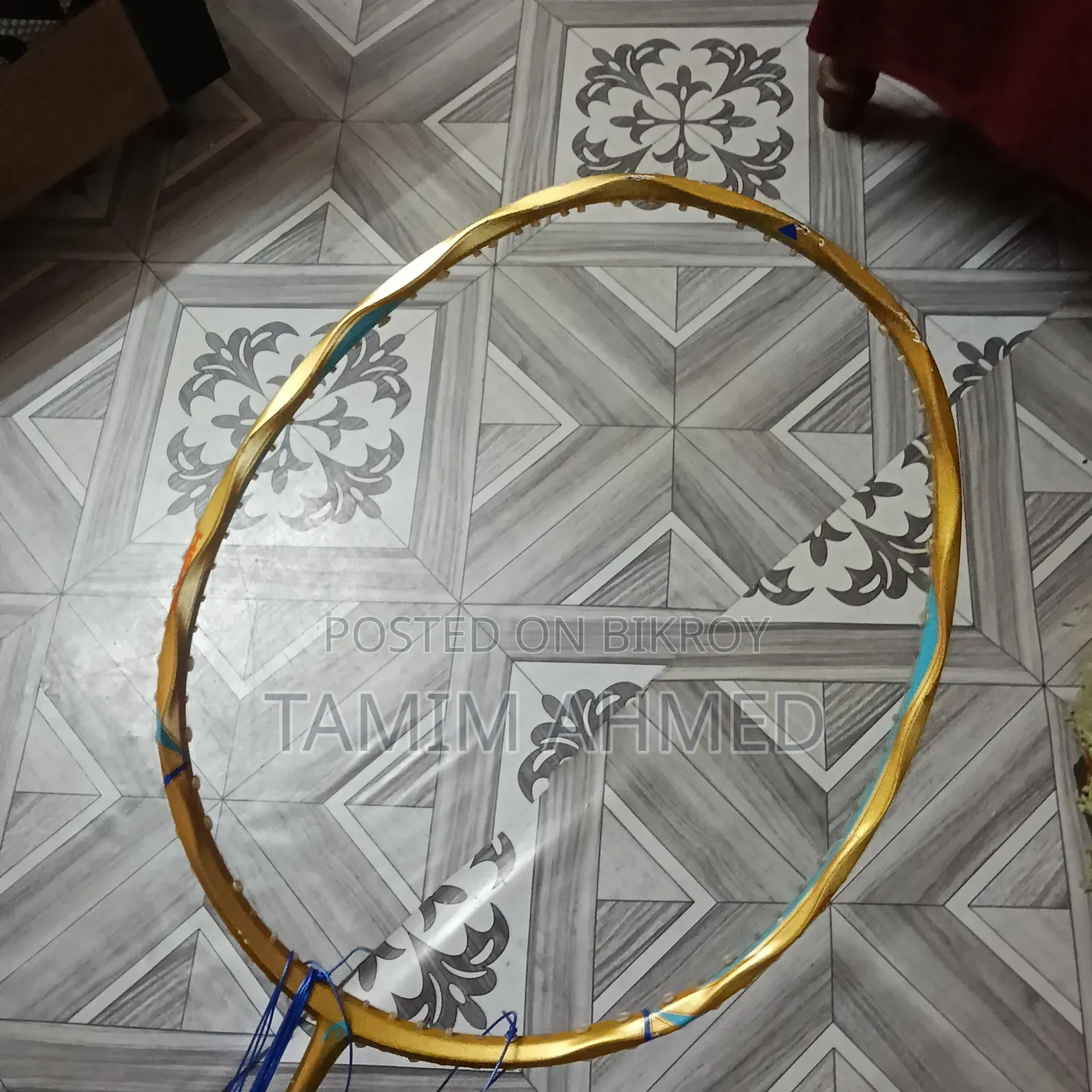 Head bed used for a few days, brand new with no spots, needs money.