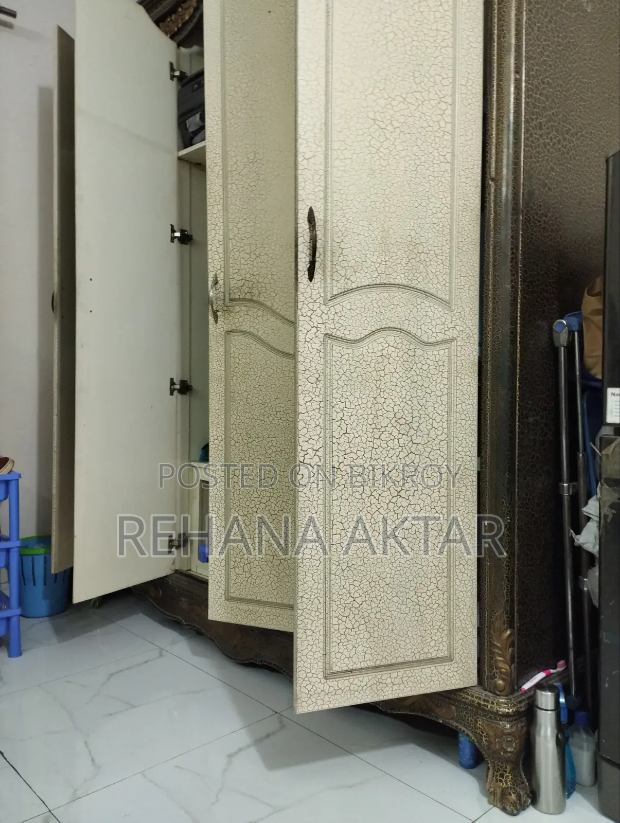 আলমারি ,মালেশিয়ান উড, সাদা, কালো ও গোল্ডেন কালার