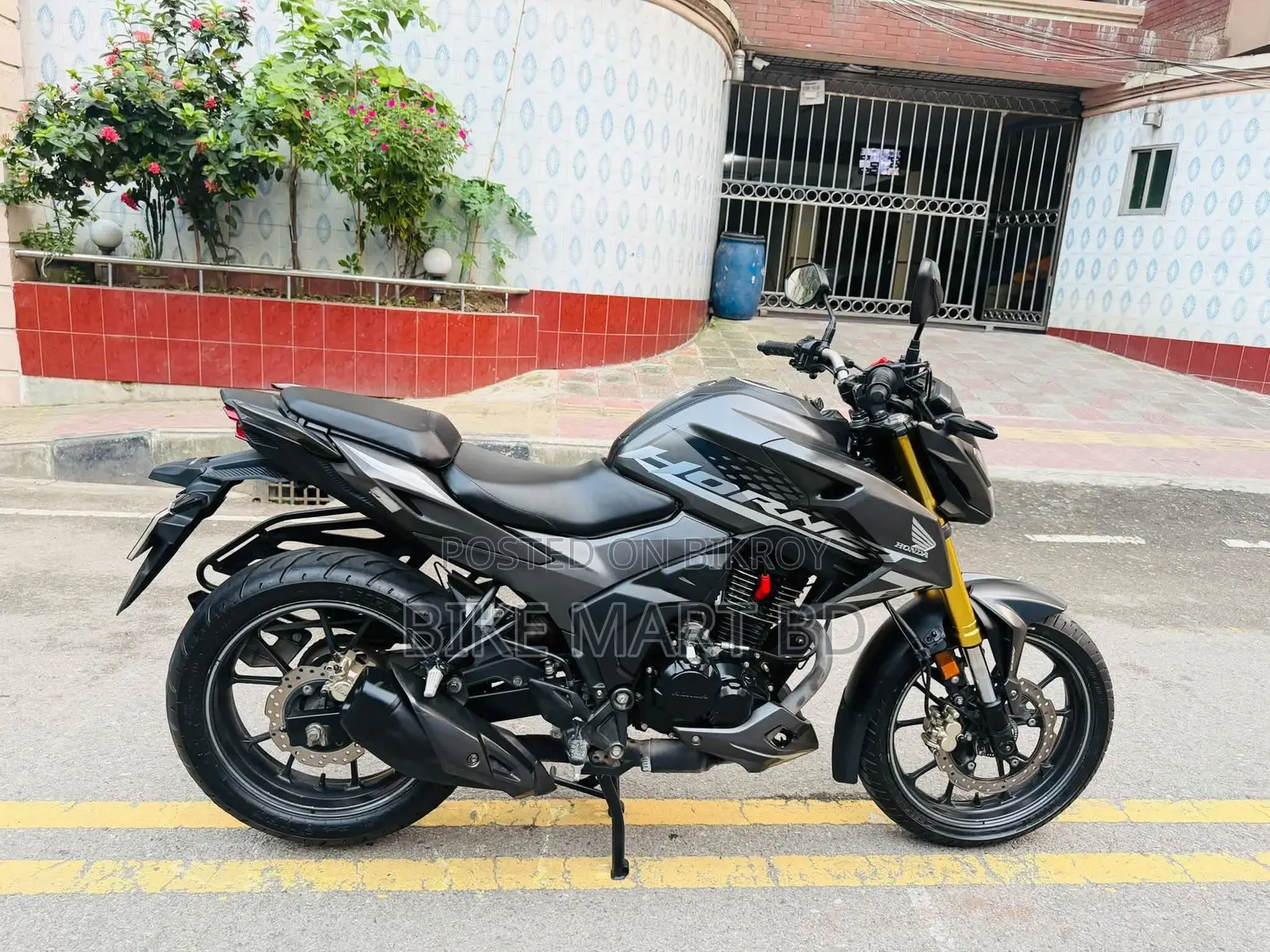 Honda Hornet 2.0 2025 Gray