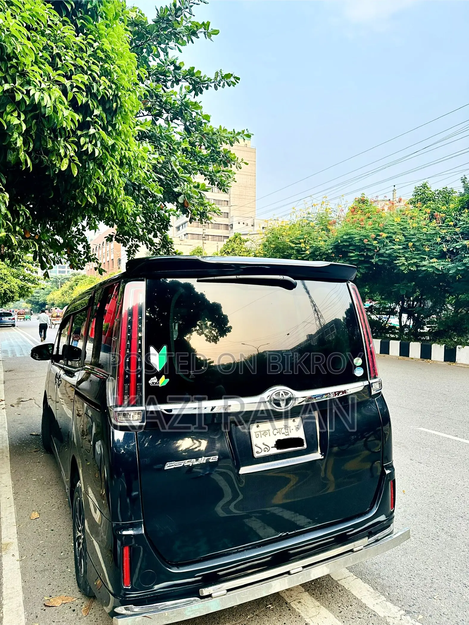 টয়োটা এসকায়ার ২.০ এফডব্লিউডি (৮ সিটার) ২০১৪ বেগুনি