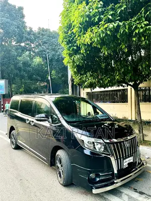 টয়োটা এসকায়ার ২.০ এফডব্লিউডি (৮ সিটার) ২০১৪ বেগুনি