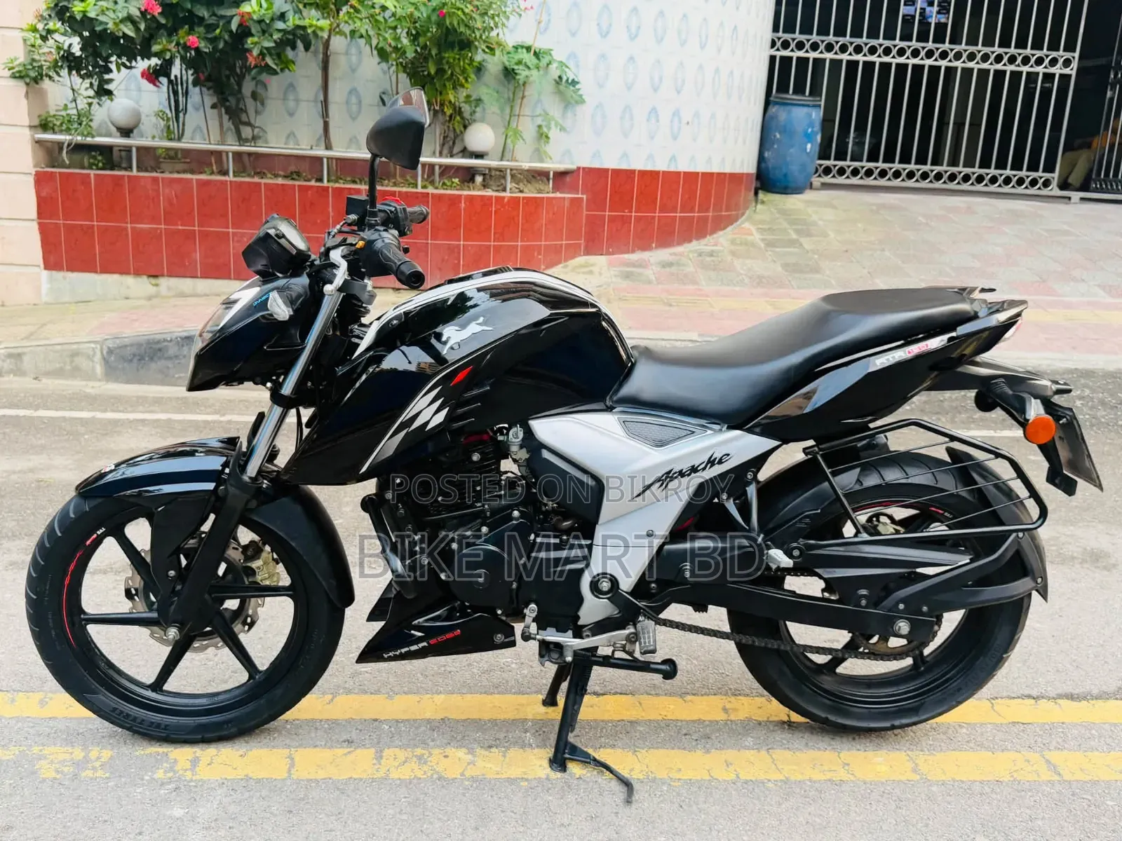 TVS Apache RTR 160 4V 2024 Black