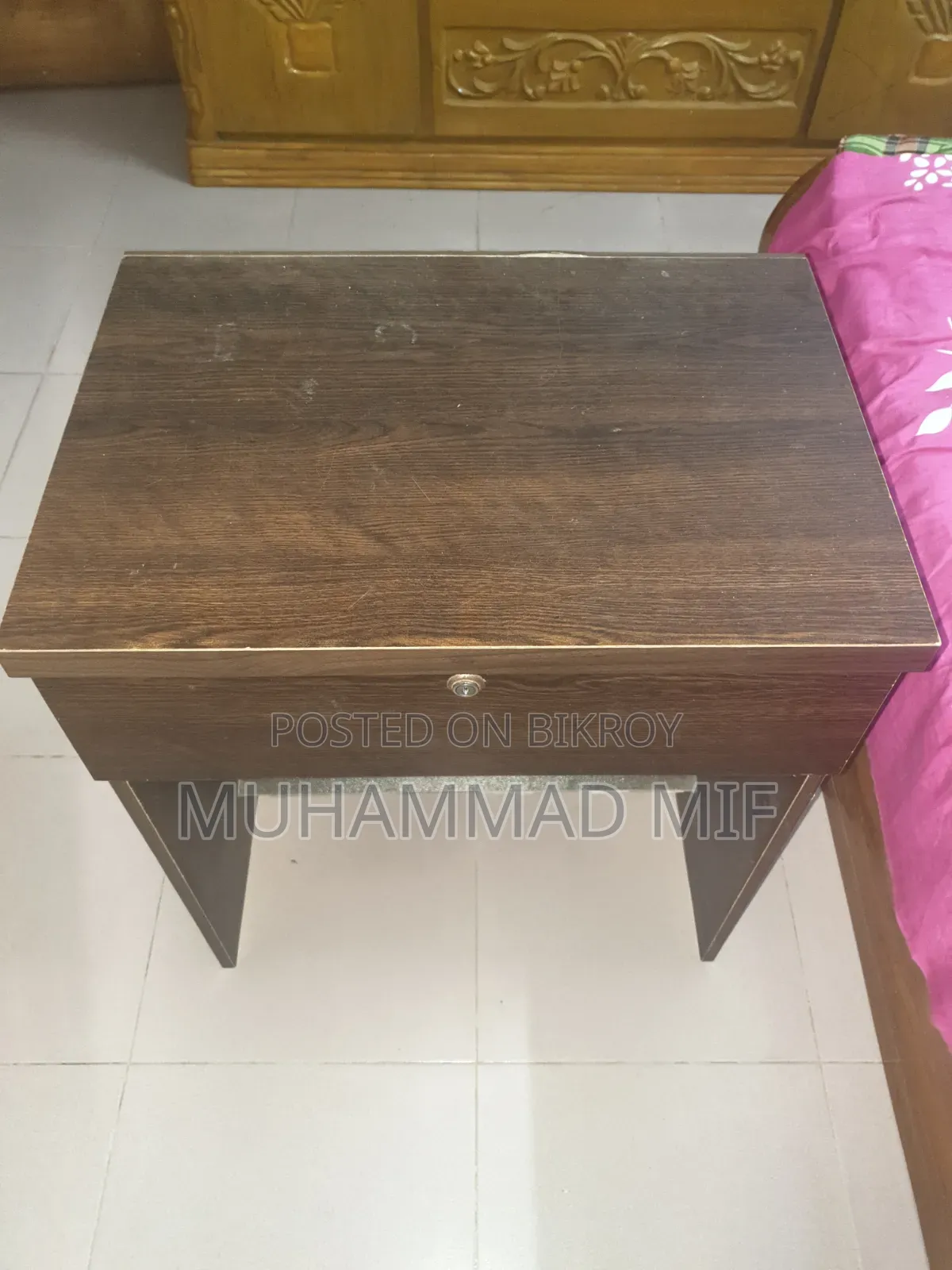পড়ার টেবিল
