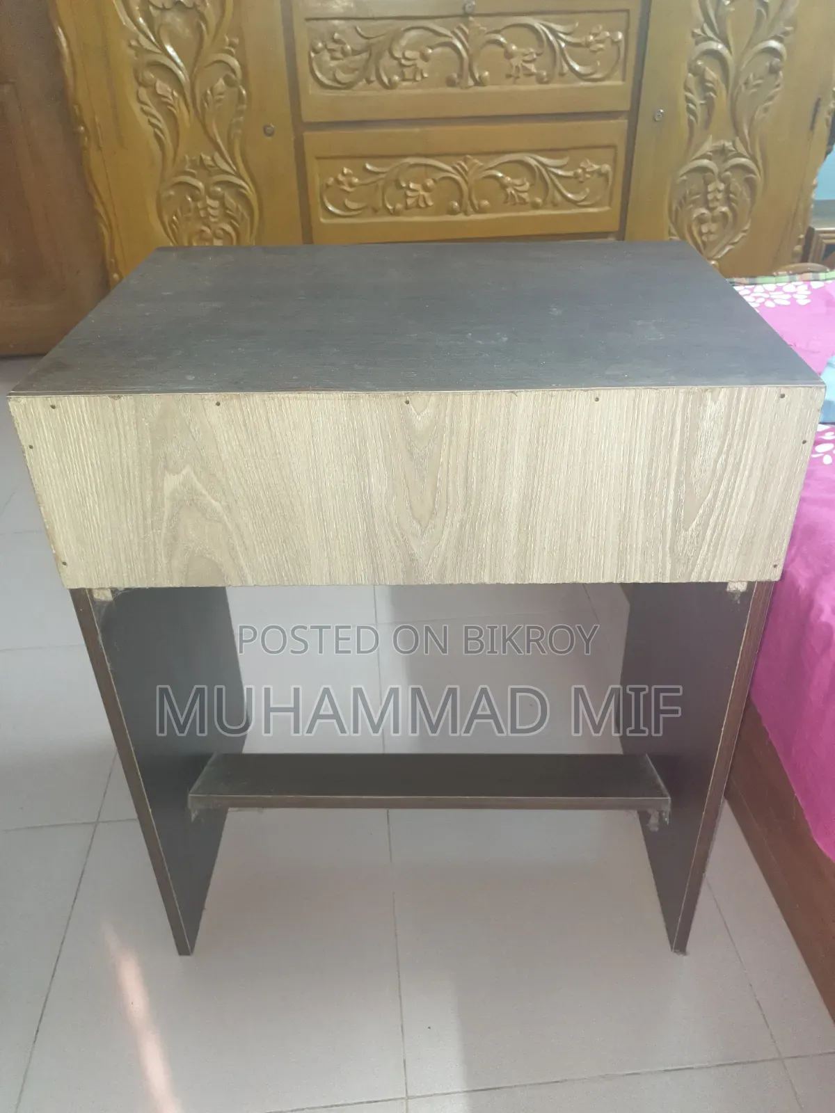 পড়ার টেবিল