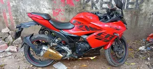 সুজুকি জিক্সার এসএফ ২০২২ লাল