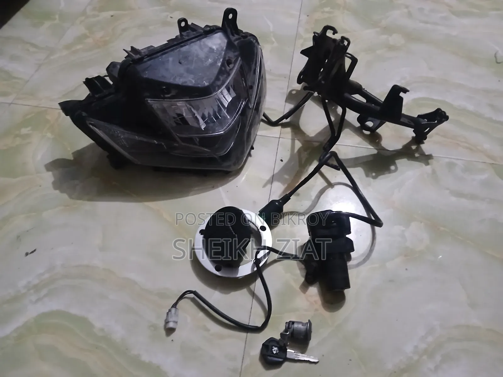 Gixxer Sf Headlight, Lock Set,