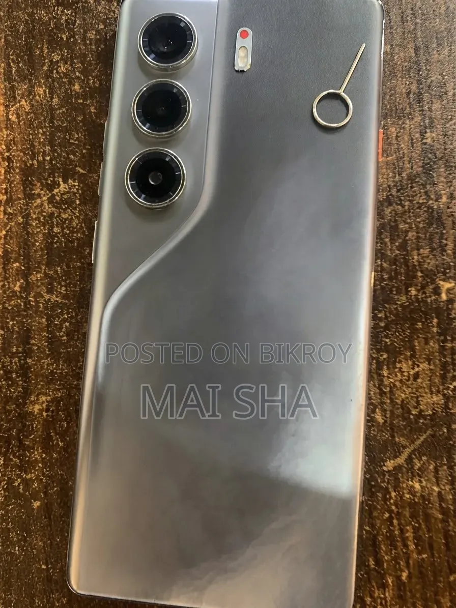 টেকনো ক্যামন ৪০ প্রো ৪জি ২৫৬ জিবি ব্ল্যাক