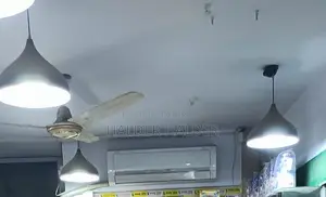 শোরুম ডেকোরেশনের লাইট হোল্ডার