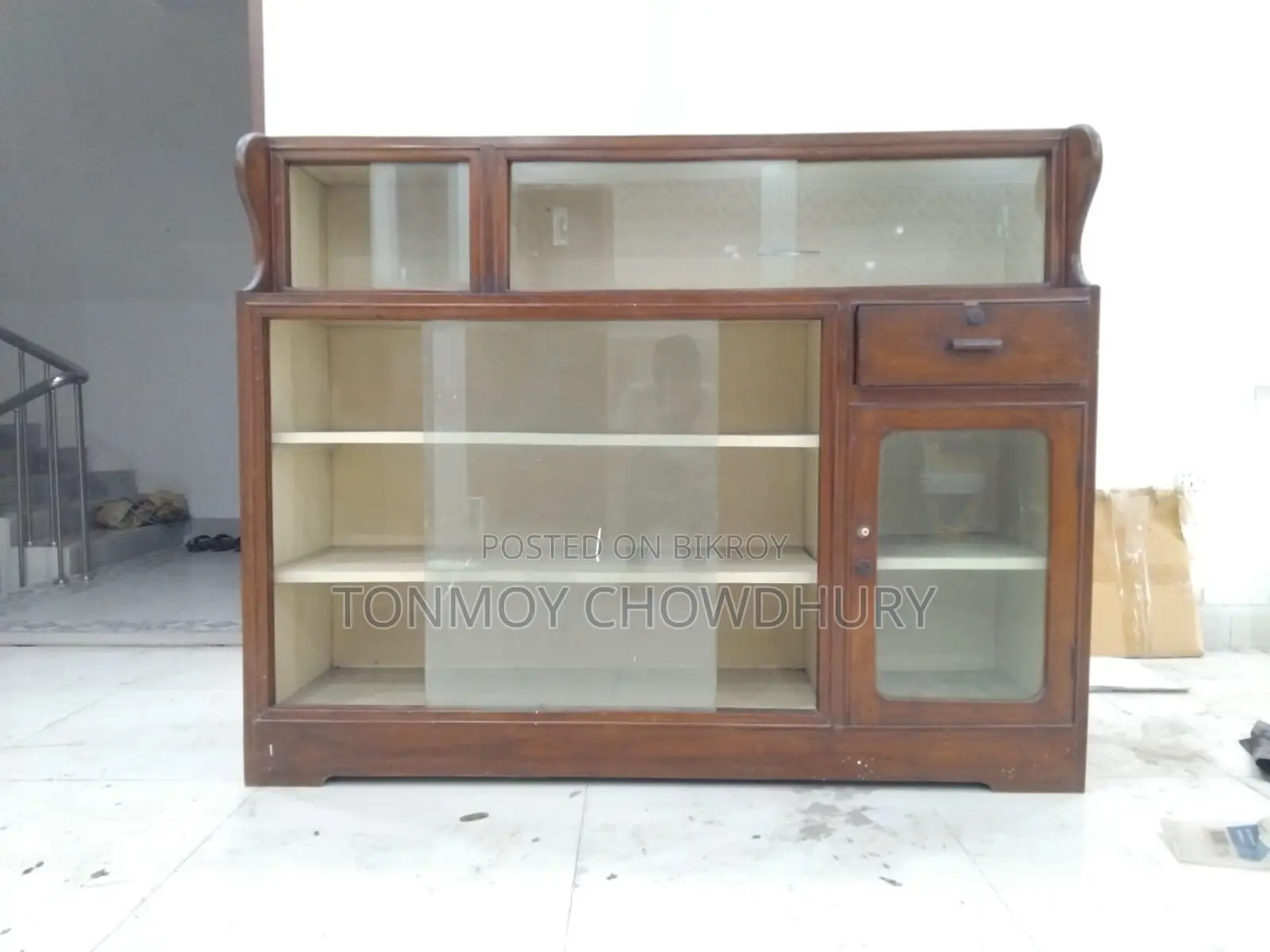 Wooden Showcase (Teak Wood)