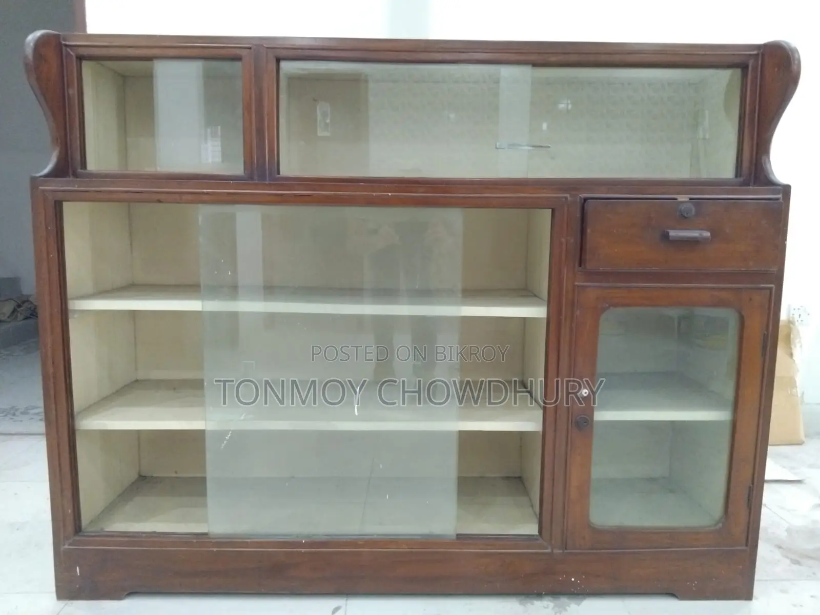 Wooden Showcase (Teak Wood)
