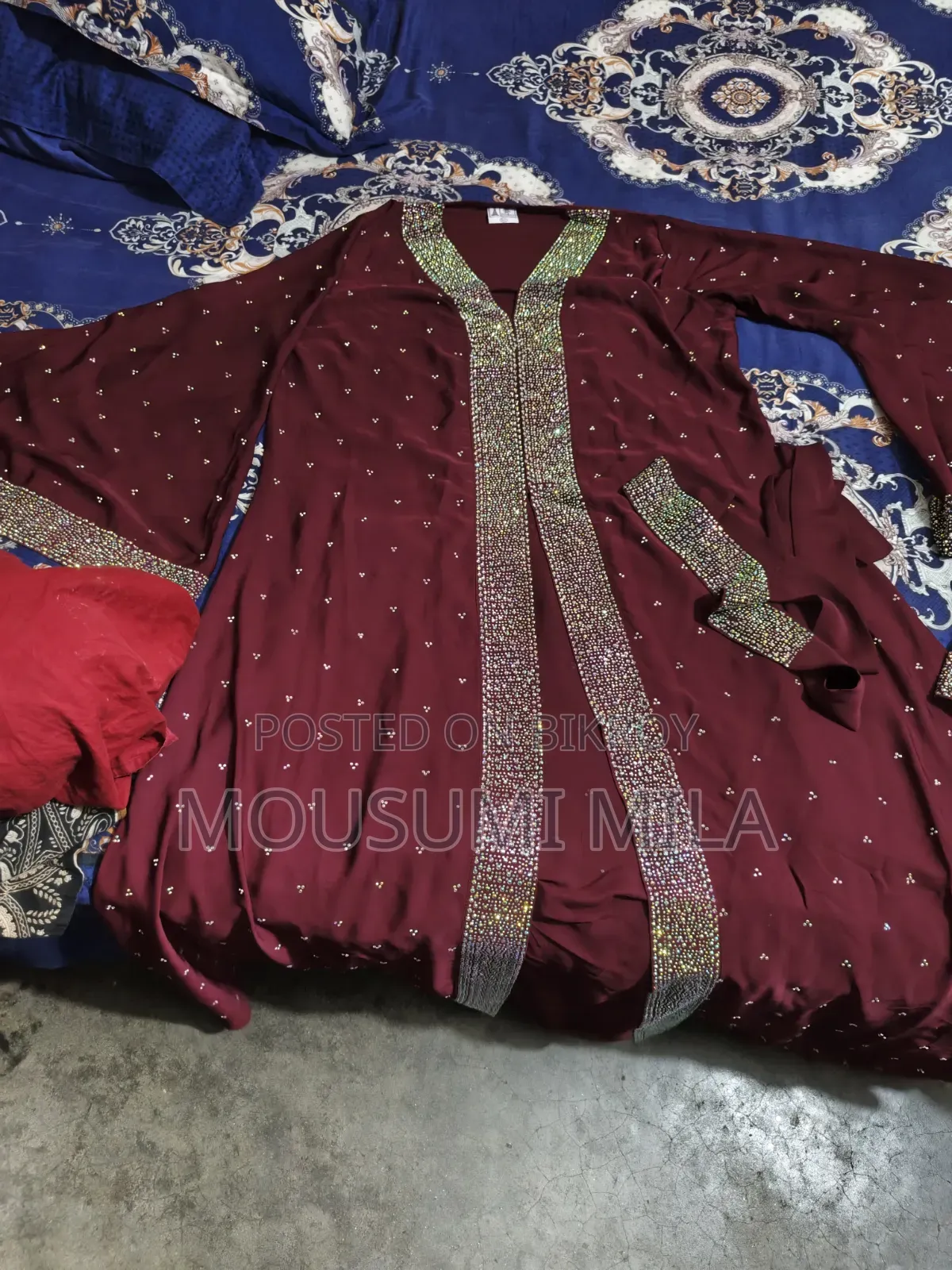  মেরুন বোরখা